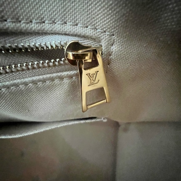 Louis Vuitton Onthego GM Giant Monogram tote bag, green/white/tan - Picture 6 of 15